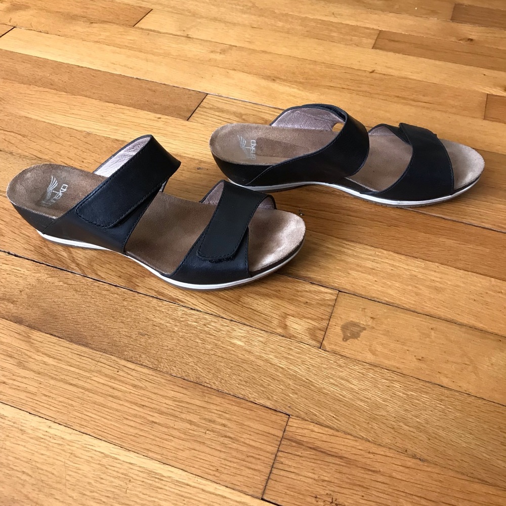Dansko Viena sandal slides.
